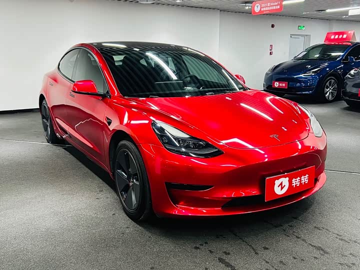 Фото 3 - Tesla Model 3