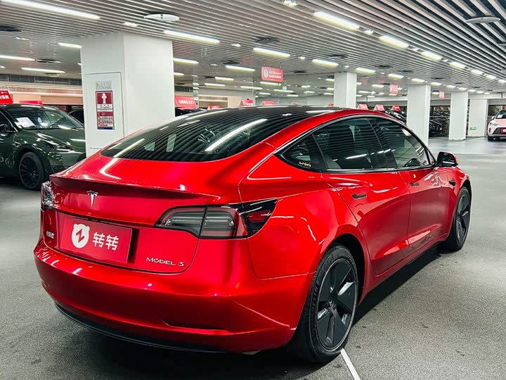 Фото 4 - Tesla Model 3