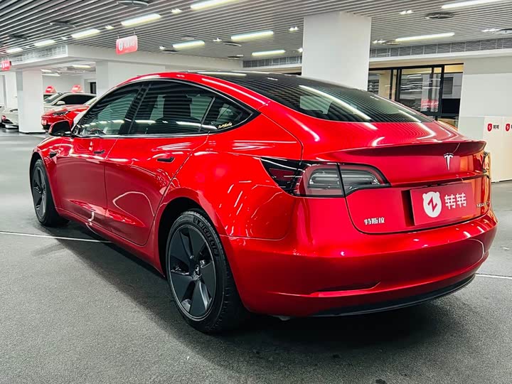 Фото 6 - Tesla Model 3