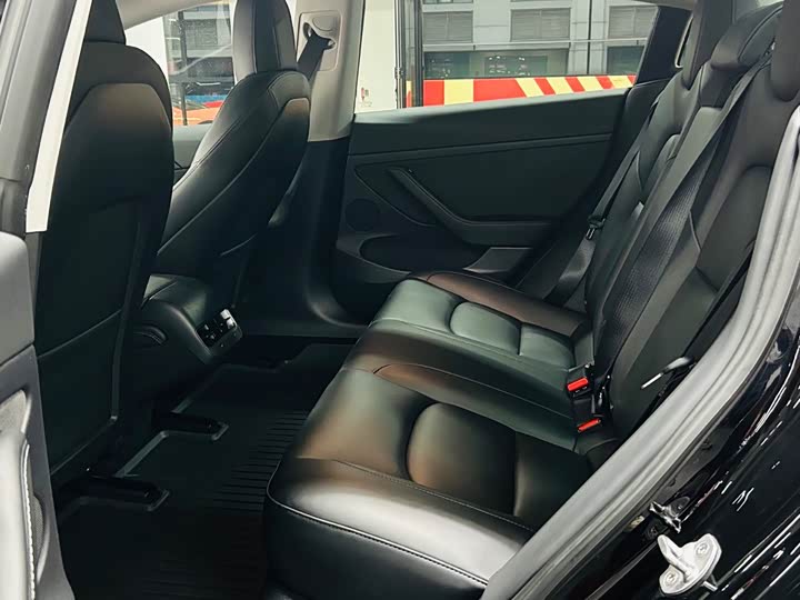 Фото 8 - Tesla Model 3