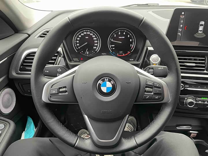 Фото 9 - BMW 1 Series