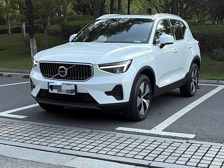 Фото 1 - Volvo XC40