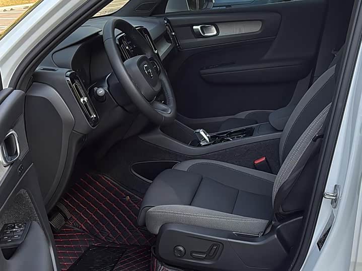 Фото 3 - Volvo XC40