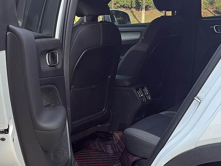 Фото 5 - Volvo XC40