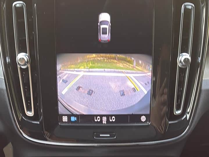 Фото 7 - Volvo XC40