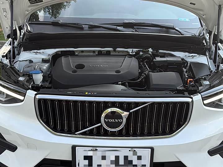 Фото 8 - Volvo XC40