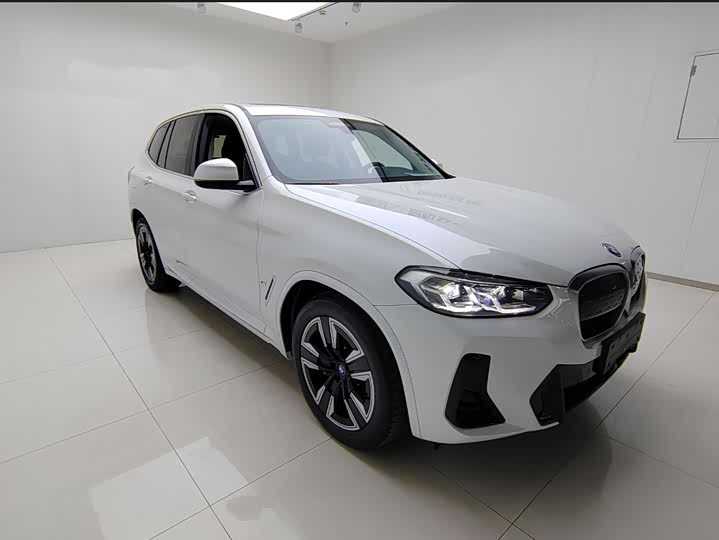 Фото 3 - BMW iX3