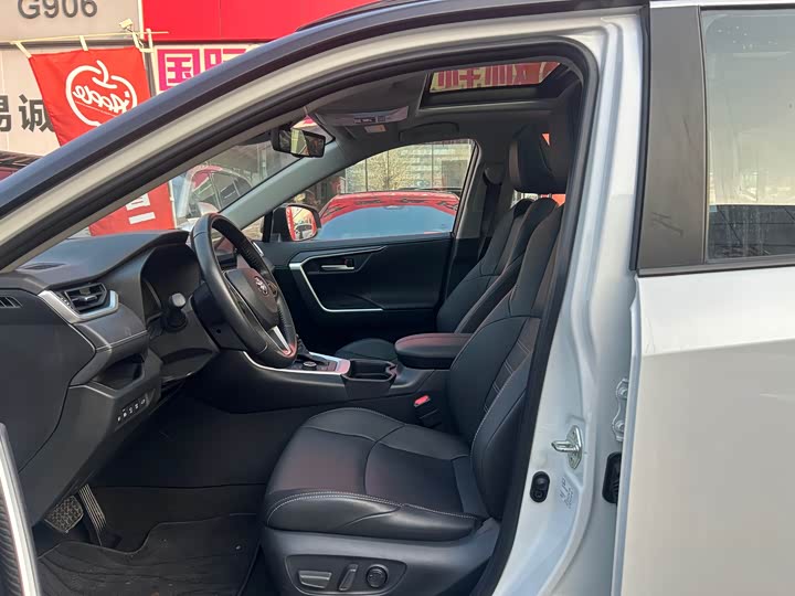 Фото 9 - Toyota Wildlander