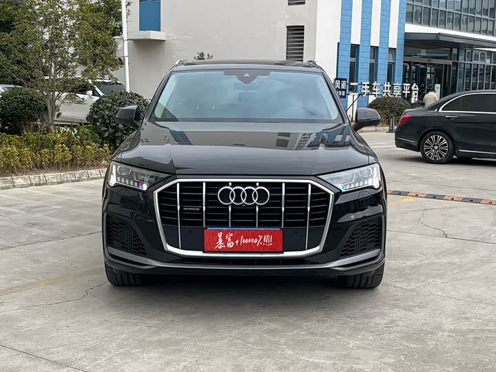 Фото 2 - Audi Q7