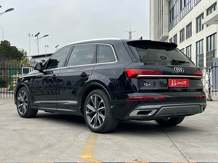 Фото 7 - Audi Q7