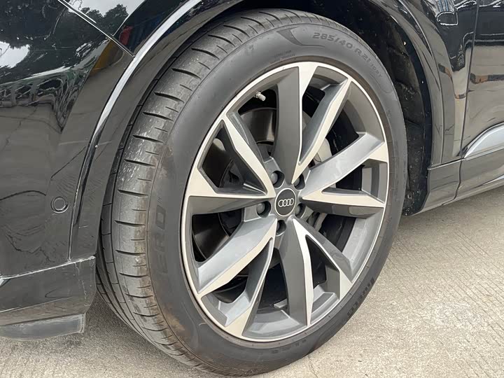 Фото 8 - Audi Q7