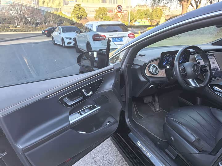 Фото 8 - Mercedes-Benz EQE