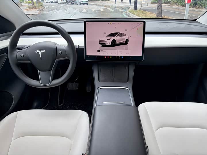 Фото 4 - Tesla Model Y