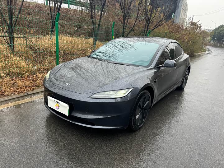 Фото 1 - Tesla Model 3