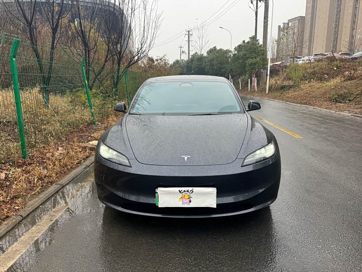 Фото 2 - Tesla Model 3