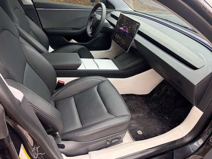 Фото 8 - Tesla Model 3