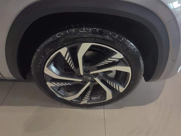 Фото 6 - Geely Monjaro