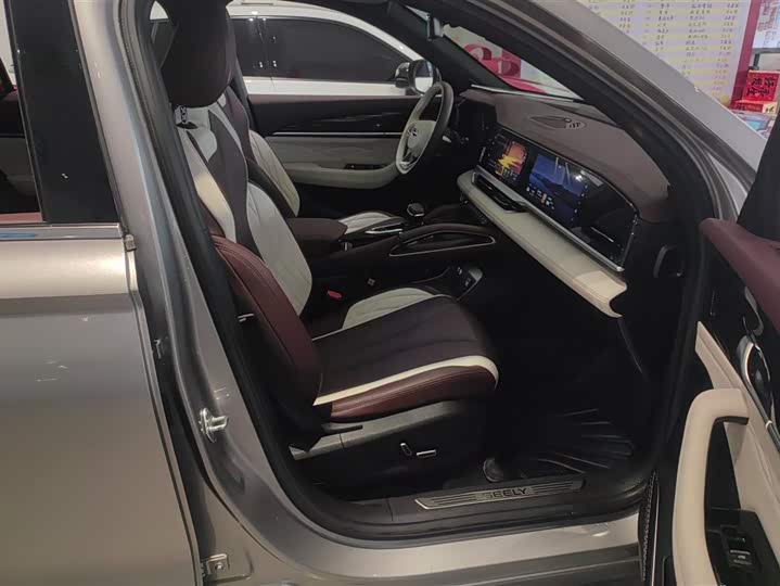 Фото 8 - Geely Monjaro