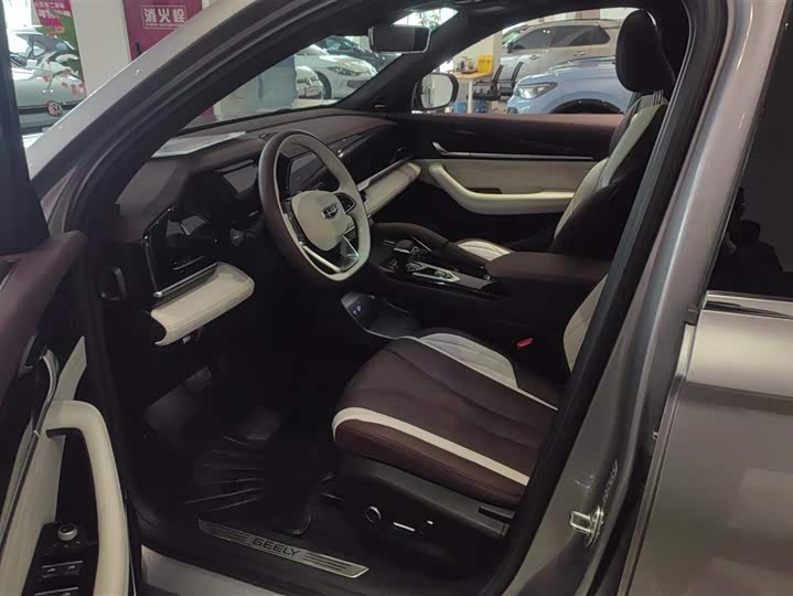 Фото 9 - Geely Monjaro