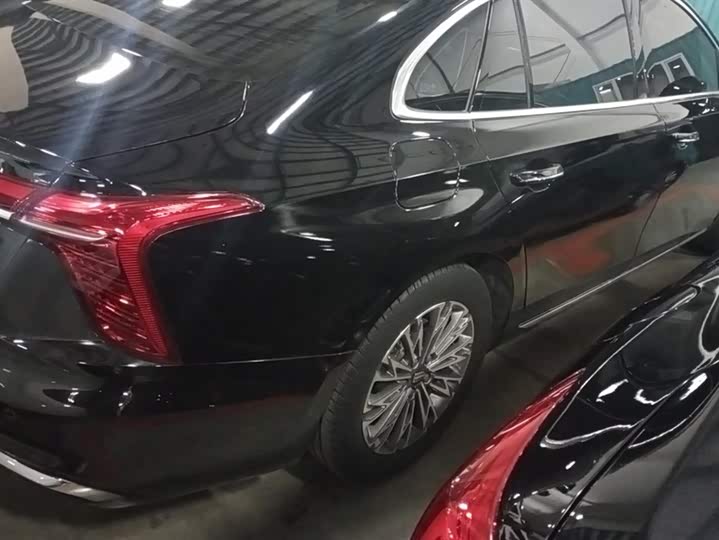 Фото 3 - Hongqi H5