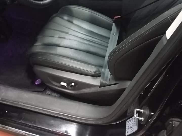 Фото 9 - Hongqi H5