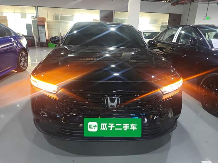 Фото 3 - Honda Accord