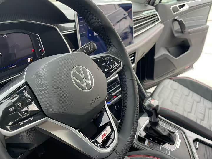 Фото 8 - Volkswagen Tiguan L Hybrid