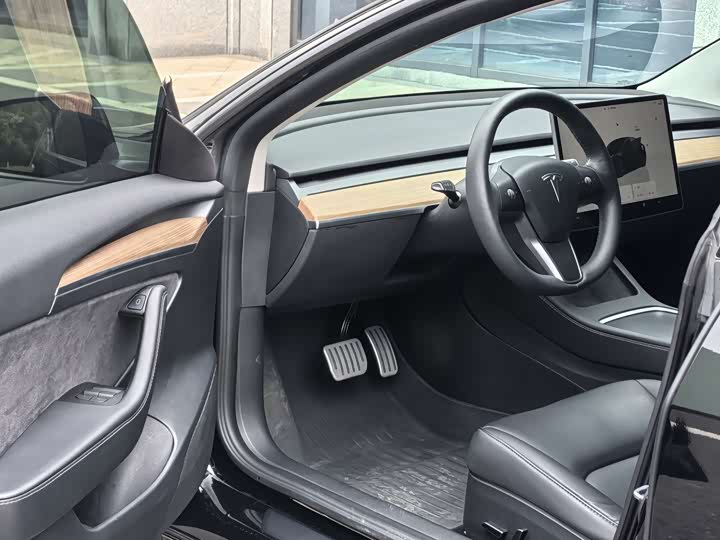 Фото 7 - Tesla Model 3