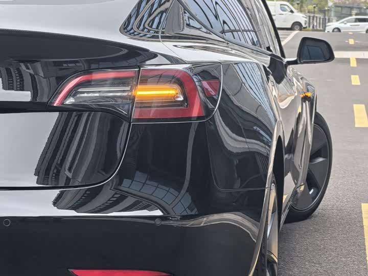 Фото 8 - Tesla Model 3