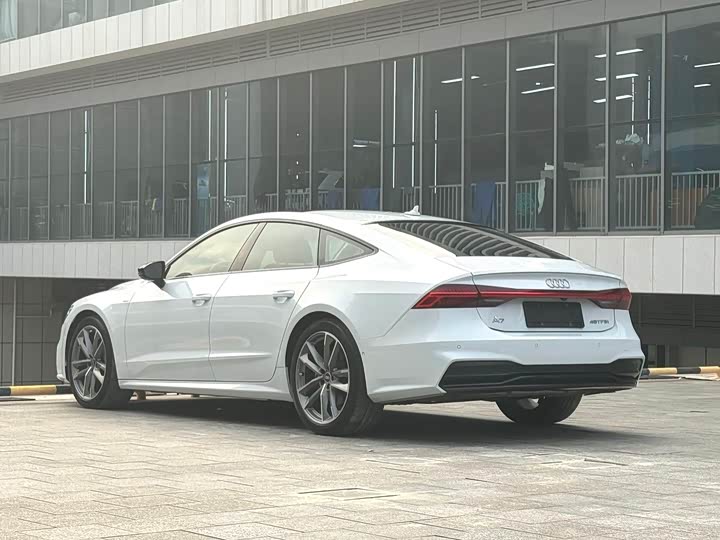 Фото 9 - Audi A7