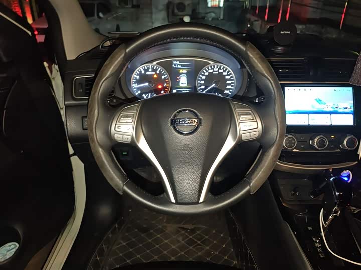 Фото 3 - Nissan Tiida