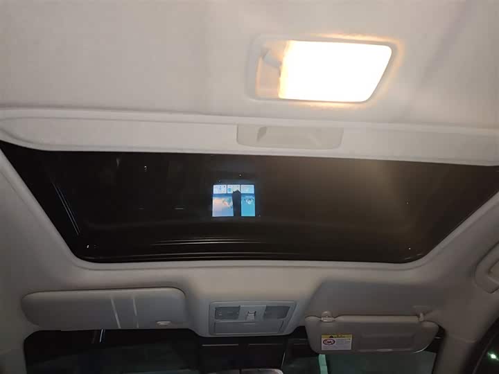 Фото 9 - Nissan Tiida