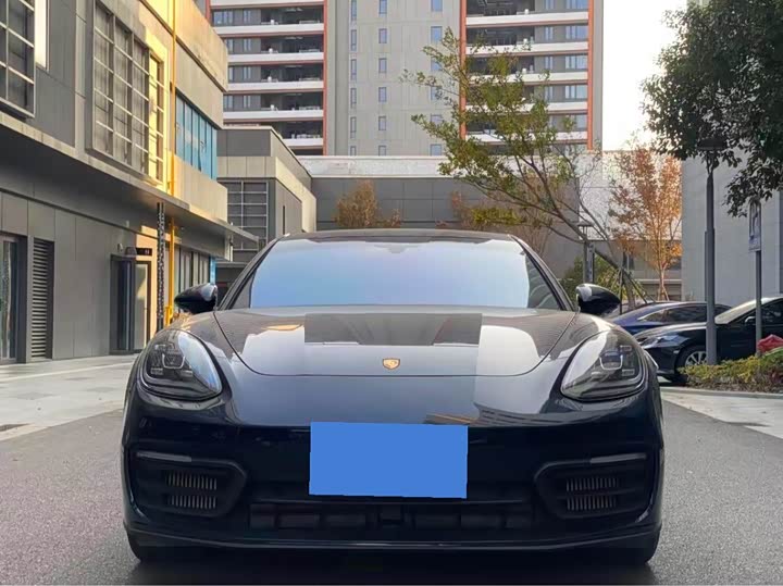 Фото 2 - Porsche Panamera