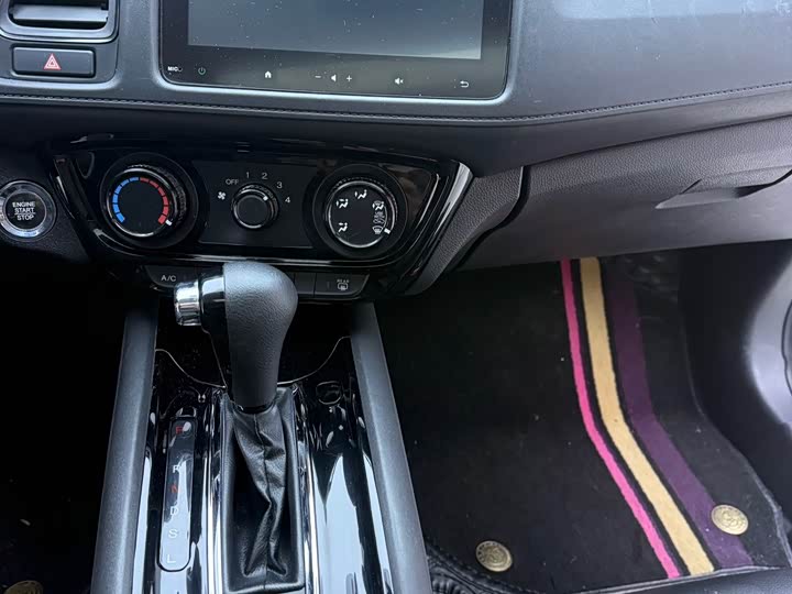 Фото 8 - Honda Vezel