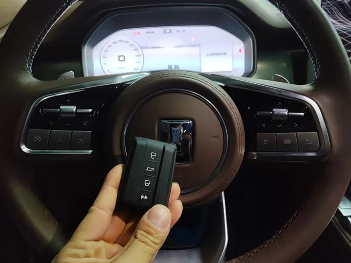 Фото 9 - Tank 700 Hybrid