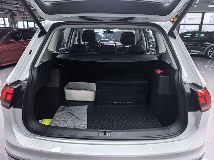 Фото 11 - Volkswagen Tiguan L Pro