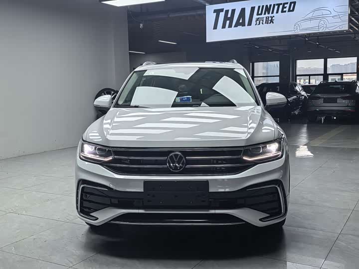 Фото 2 - Volkswagen Tiguan L Pro