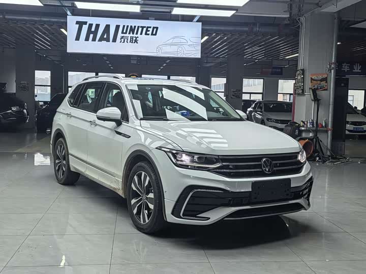 Фото 3 - Volkswagen Tiguan L Pro
