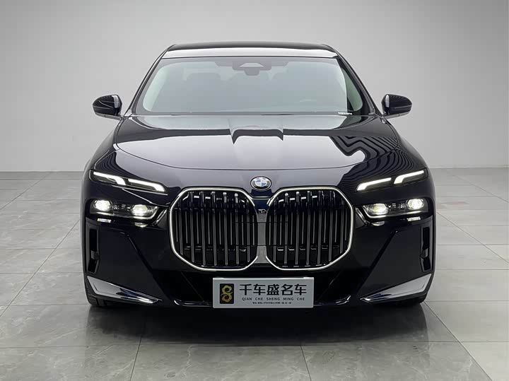 Фото 2 - BMW 7 Series
