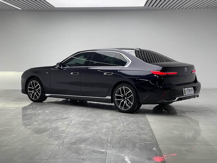 Фото 4 - BMW 7 Series