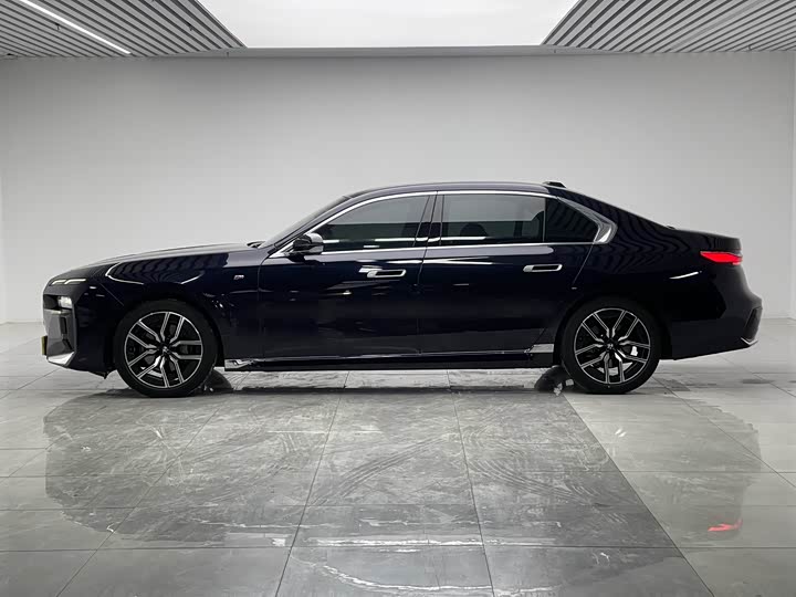 Фото 7 - BMW 7 Series