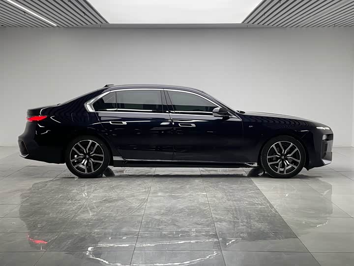 Фото 8 - BMW 7 Series