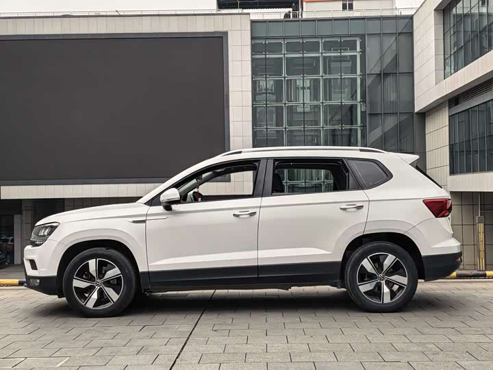 Фото 2 - Volkswagen Tharu