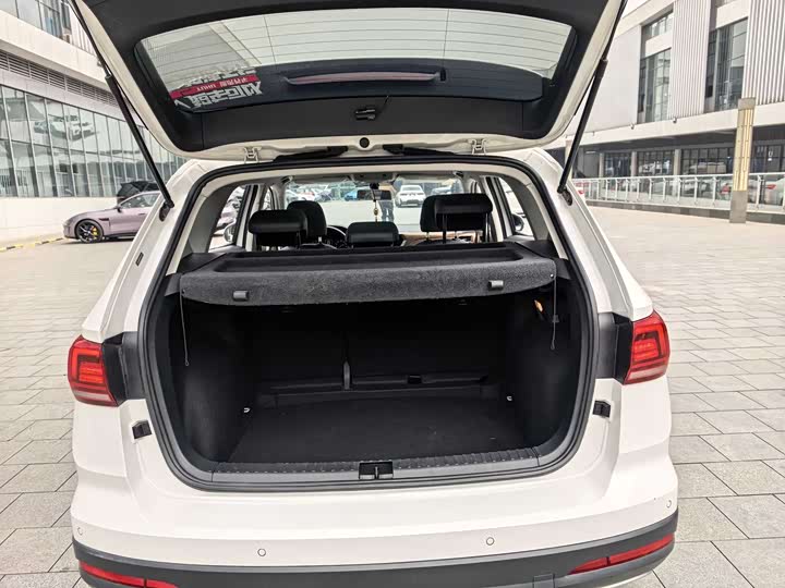 Фото 9 - Volkswagen Tharu