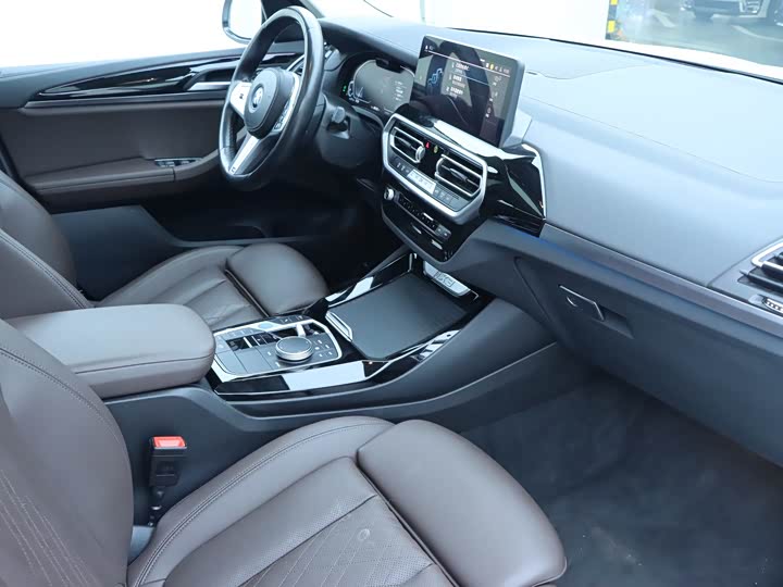 Фото 9 - BMW iX3