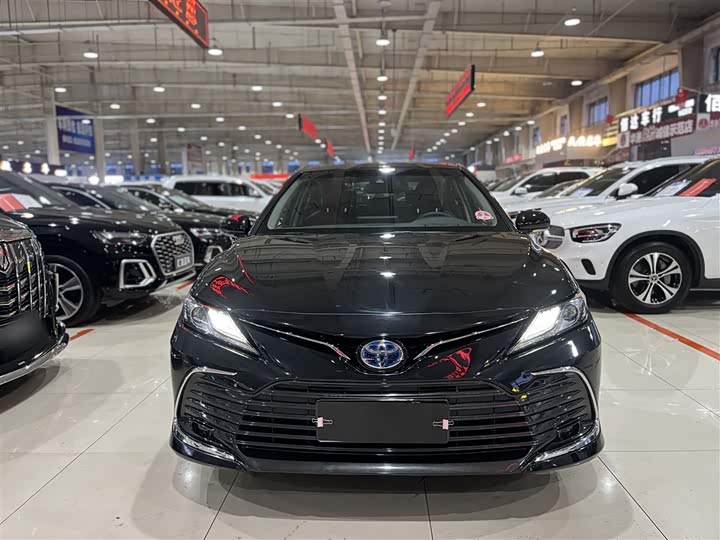 Фото 6 - Toyota Camry