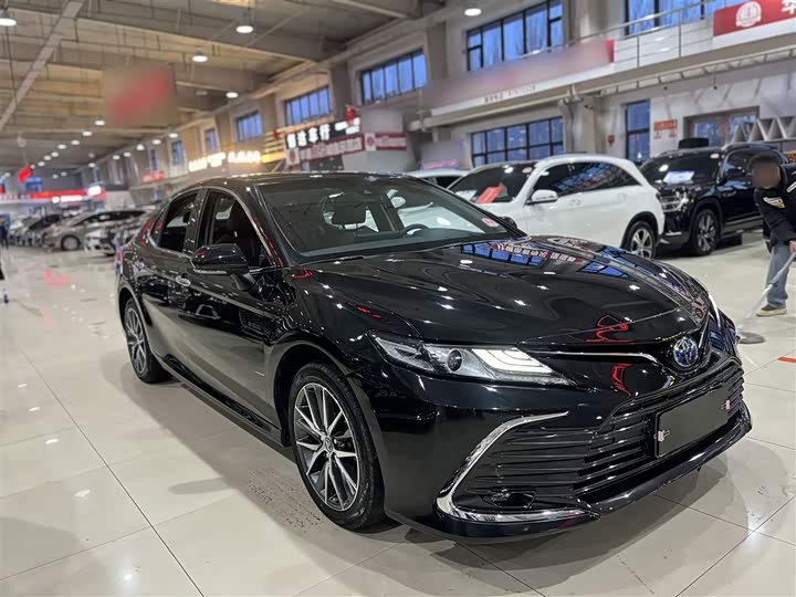 Фото 7 - Toyota Camry