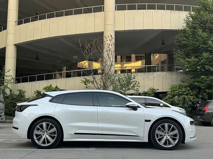 Фото 4 - Zeekr 001