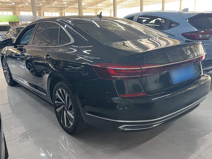 Фото 7 - Volkswagen Passat