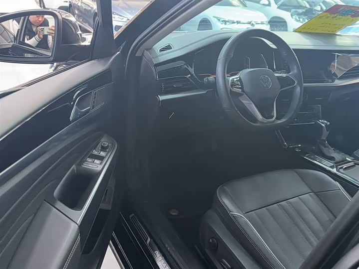 Фото 9 - Volkswagen Passat